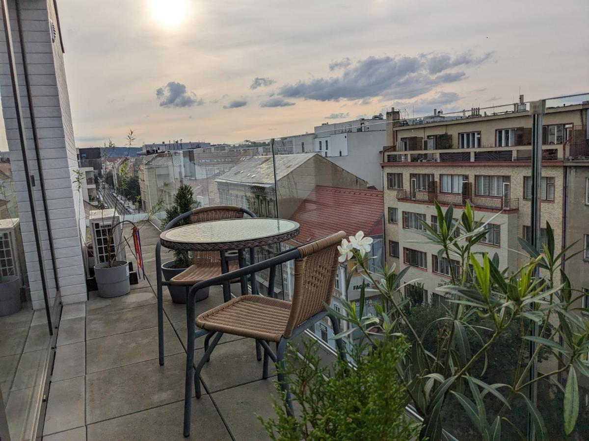 Cozy Apartment With Big Terrace In Central Prague - Karlin Eksteriør billede